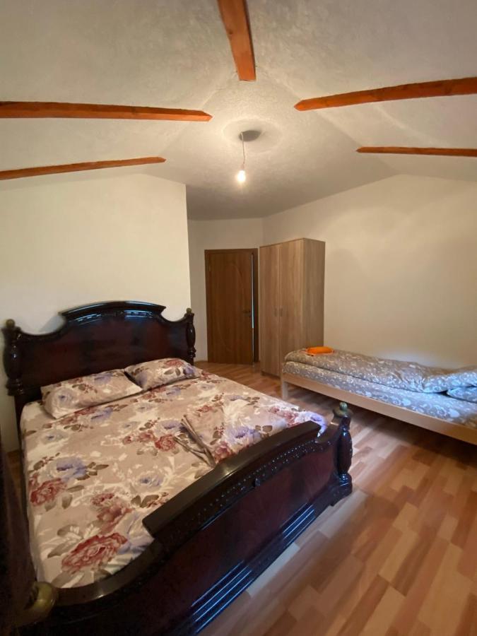 Gusinje Shpija E Gjyshit Vuthaj酒店 外观 照片