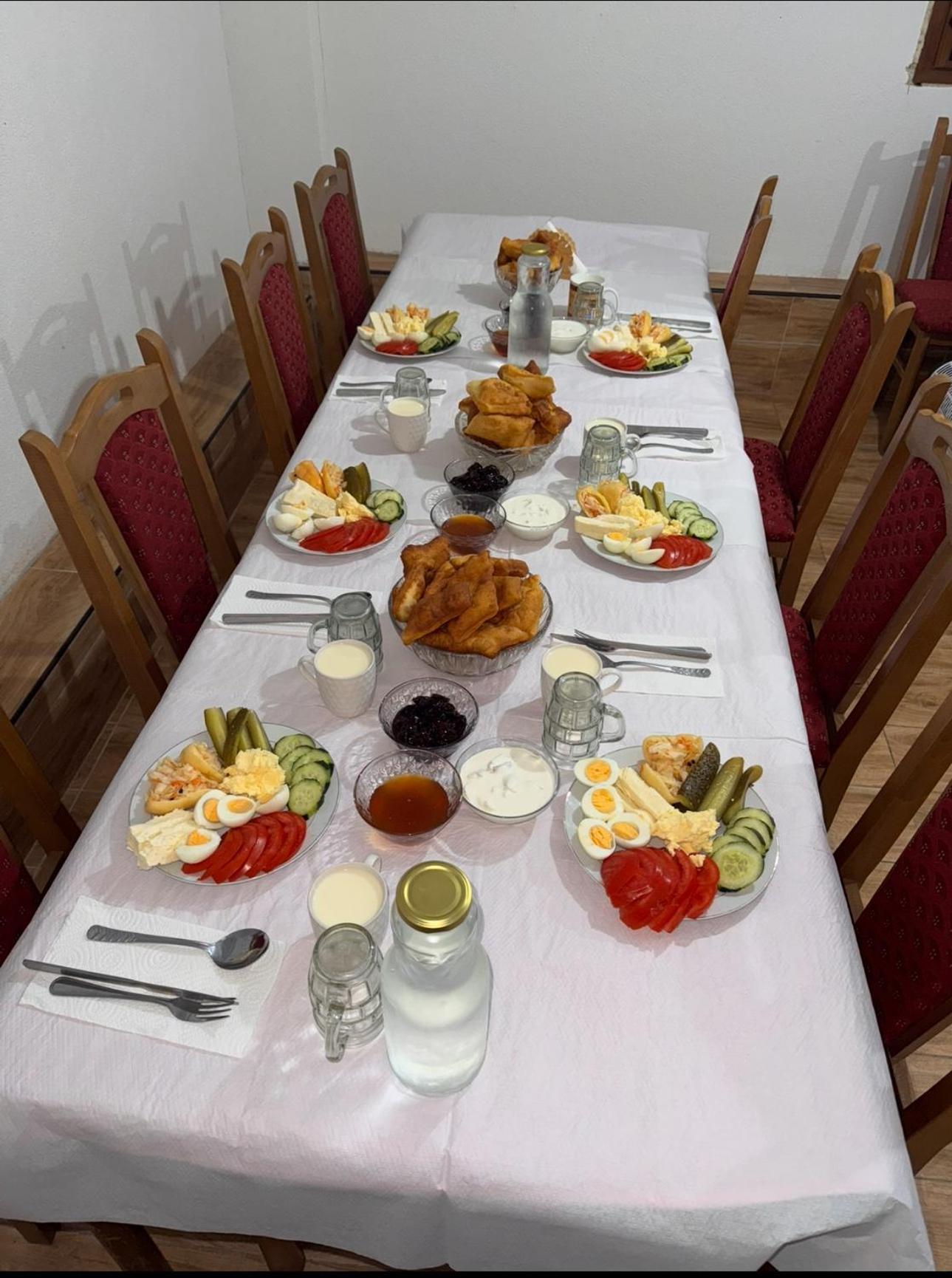 Gusinje Shpija E Gjyshit Vuthaj酒店 外观 照片
